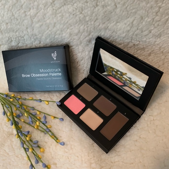 Younique Other - YOUNIQUE BROW OBSESSION PALETTE BLONDE. NEW!